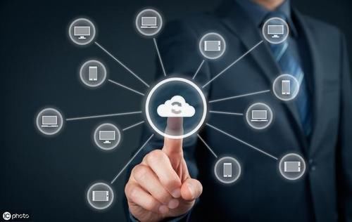 數(shù)據(jù)處理的方式是批處理.在計算機出現(xiàn)之前,人們運用常規(guī)的手段從